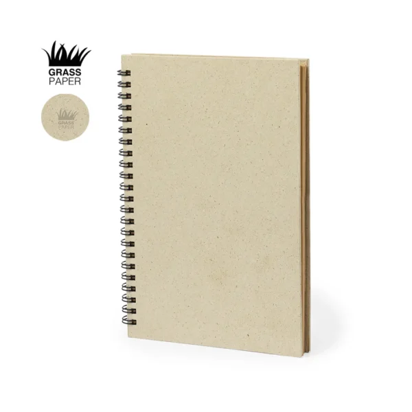 Libreta tamaño A5 de tapas duras fabricada de hierba reciclada con espiral y 80 hojas rayadas acabado kraft
