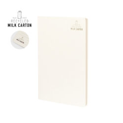 Libreta práctica y funcional de tapas blandas fabricada a partir de cartones de leche para fomentar economía circular y sostenible ideal para regalo publicitario y merchandising para empresas y eventos