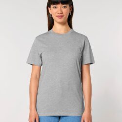 Mujer con camiseta unisex de algodón orgánico gris jaspeado