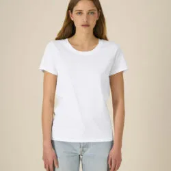 camiseta de mujer entallada de algodón orgánico variedad de colores