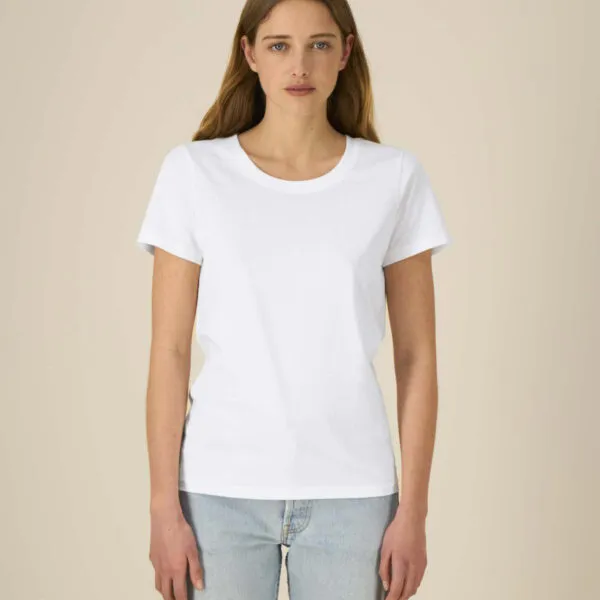 camiseta de mujer entallada de algodón orgánico variedad de colores